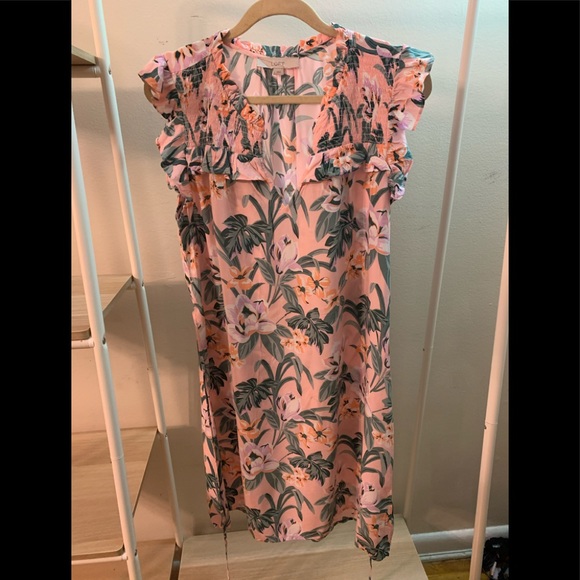 LOFT Dresses & Skirts - Pretty pink multi floral dress with short sleeves